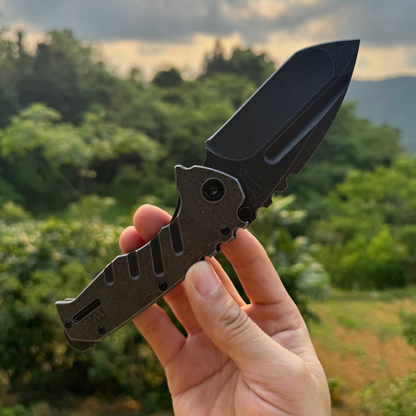 Outdoor Unique EDC Folding Knife, Assisted Open Aus-8 Steel Black Stone Wash Black Blade, Steel Handle